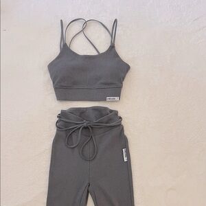 Gymshark Set Sport Bra and leggings with removable waist band.